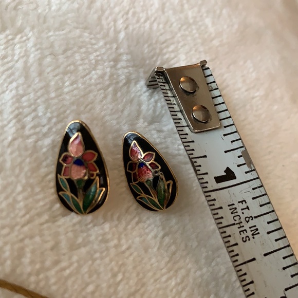 Gold tone necklace with pink flower & earrings - Picture 4 of 8